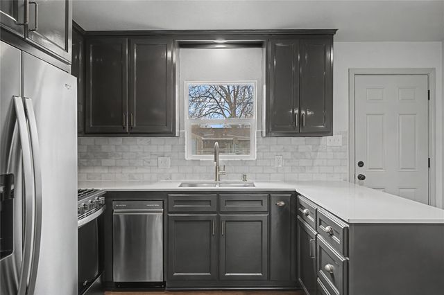 1108 Nottingham Drive, Angleton, TX 77515