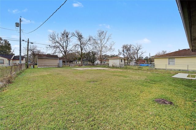 1108 Nottingham Drive, Angleton, TX 77515