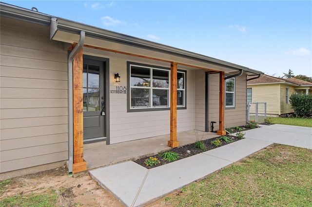 1108 Nottingham Drive, Angleton, TX 77515