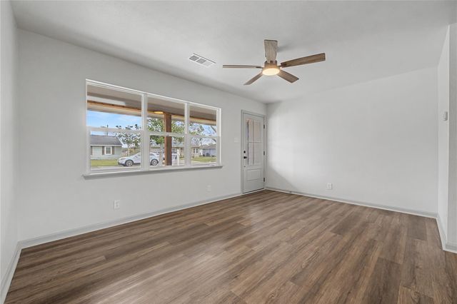 1108 Nottingham Drive, Angleton, TX 77515