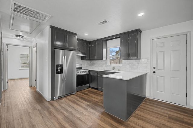 1108 Nottingham Drive, Angleton, TX 77515