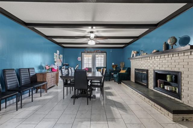 2002 17th Street, Rogers, AR 72758