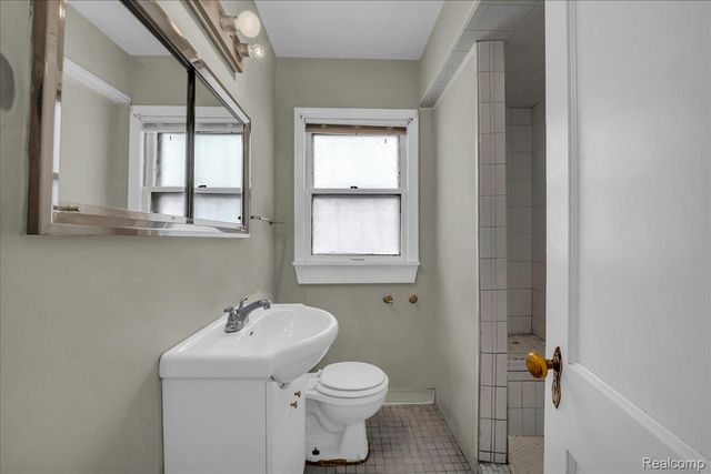 18981 Kenosha Street, Harper Woods, MI 48225