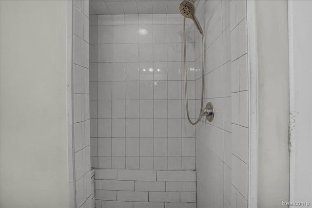 18981 Kenosha Street, Harper Woods, MI 48225