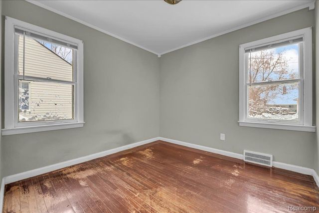 18981 Kenosha Street, Harper Woods, MI 48225