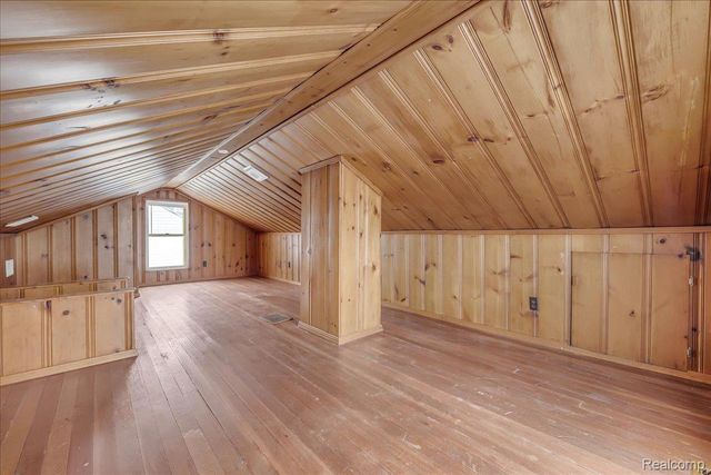 18981 Kenosha Street, Harper Woods, MI 48225