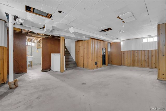 18981 Kenosha Street, Harper Woods, MI 48225