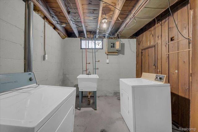 18981 Kenosha Street, Harper Woods, MI 48225