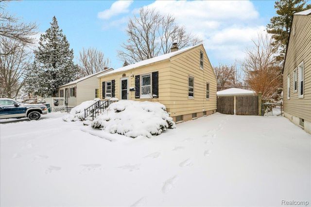 18981 Kenosha Street, Harper Woods, MI 48225