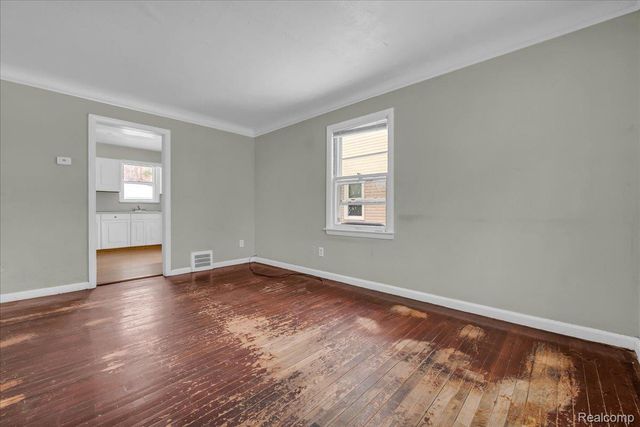 18981 Kenosha Street, Harper Woods, MI 48225