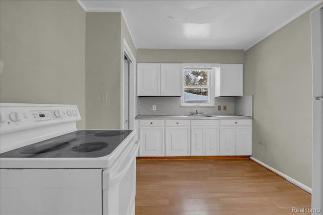 18981 Kenosha Street, Harper Woods, MI 48225