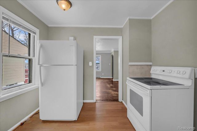 18981 Kenosha Street, Harper Woods, MI 48225