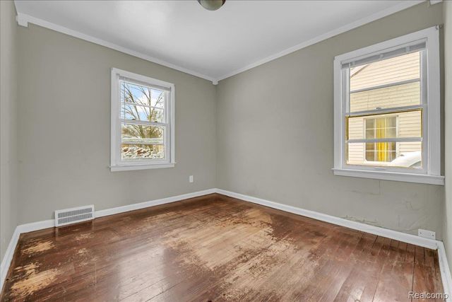 18981 Kenosha Street, Harper Woods, MI 48225