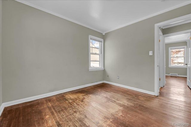 18981 Kenosha Street, Harper Woods, MI 48225