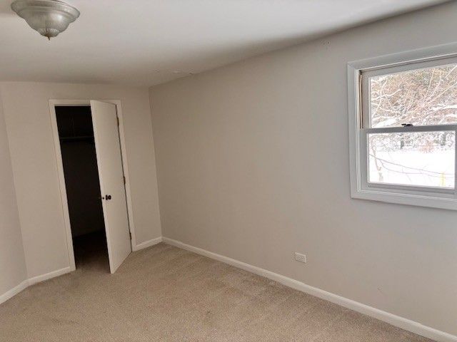 330 N East River Road, Des Plaines, IL 60016