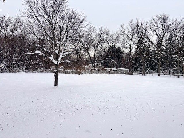 330 N East River Road, Des Plaines, IL 60016