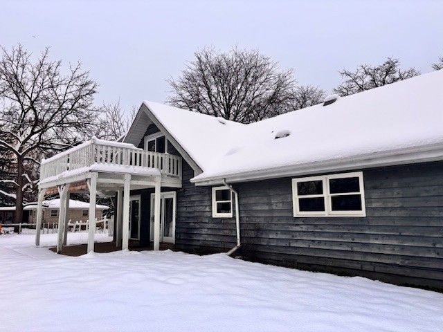 330 N East River Road, Des Plaines, IL 60016