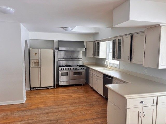 330 N East River Road, Des Plaines, IL 60016