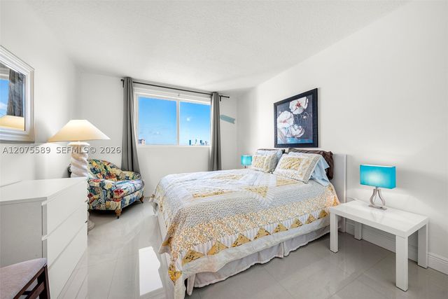 201 Golden Isles Dr 505, Hallandale Beach, FL 33009
