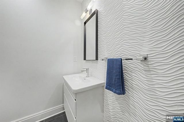64 Day Avenue, Tenafly, NJ 07670