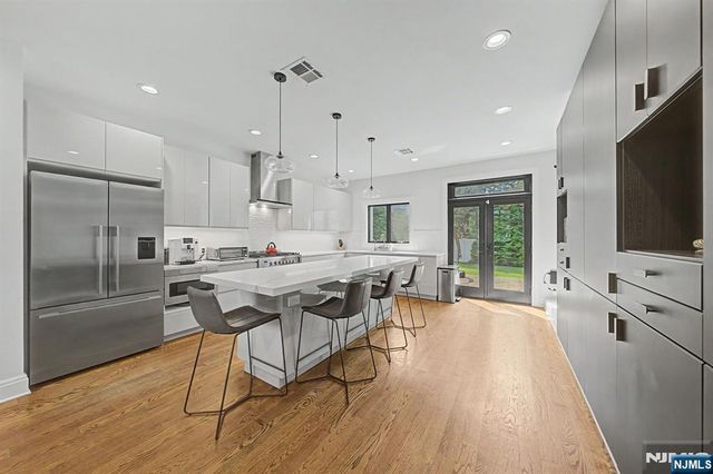 64 Day Avenue, Tenafly, NJ 07670
