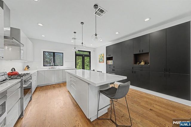 64 Day Avenue, Tenafly, NJ 07670