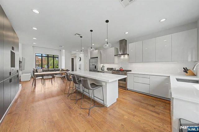 64 Day Avenue, Tenafly, NJ 07670
