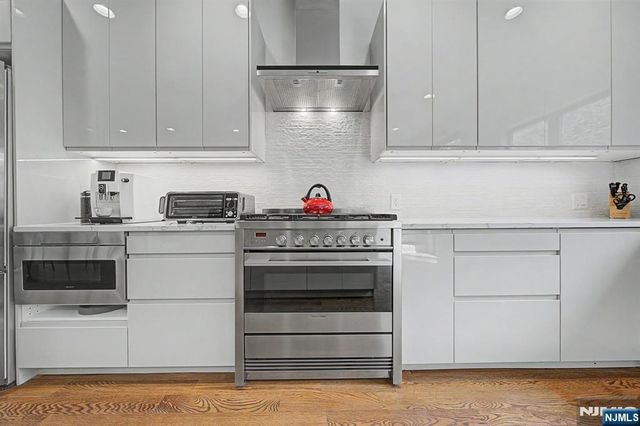 64 Day Avenue, Tenafly, NJ 07670