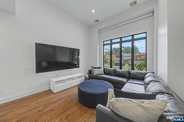 64 Day Avenue, Tenafly, NJ 07670