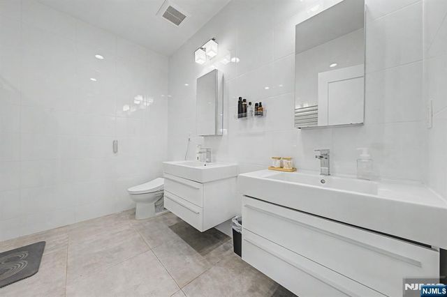 64 Day Avenue, Tenafly, NJ 07670