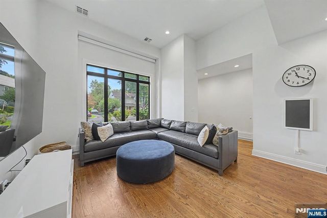 64 Day Avenue, Tenafly, NJ 07670