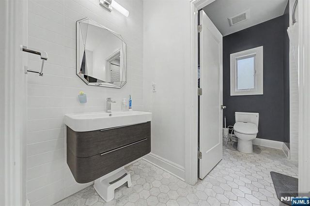 64 Day Avenue, Tenafly, NJ 07670