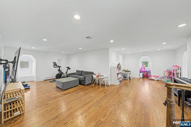 64 Day Avenue, Tenafly, NJ 07670