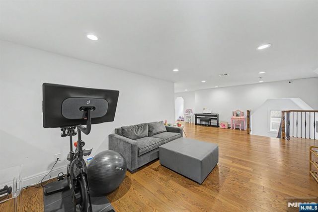64 Day Avenue, Tenafly, NJ 07670