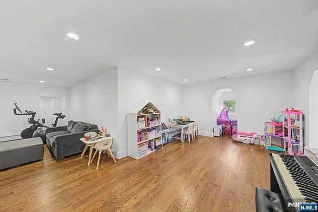 64 Day Avenue, Tenafly, NJ 07670