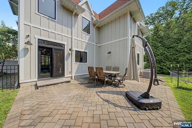 64 Day Avenue, Tenafly, NJ 07670