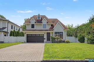 64 Day Avenue, Tenafly, NJ 07670