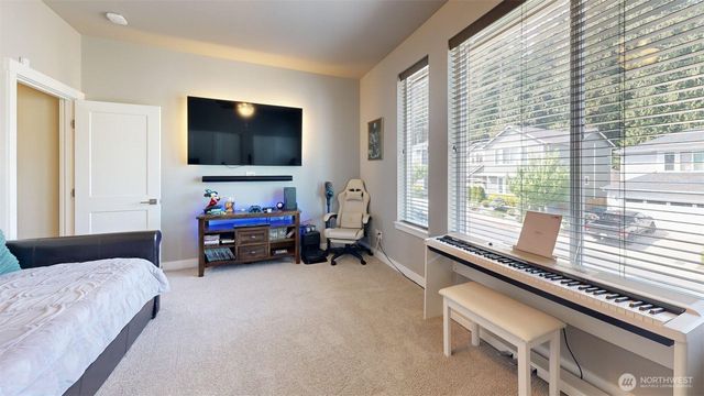 1115 NE Sockeye Court, Bremerton, WA 98311