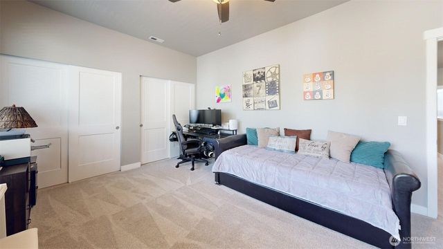 1115 NE Sockeye Court, Bremerton, WA 98311