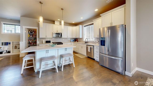 1115 NE Sockeye Court, Bremerton, WA 98311