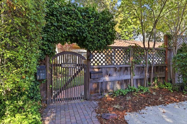 1319 Hopkins Avenue, Palo Alto, CA 94301
