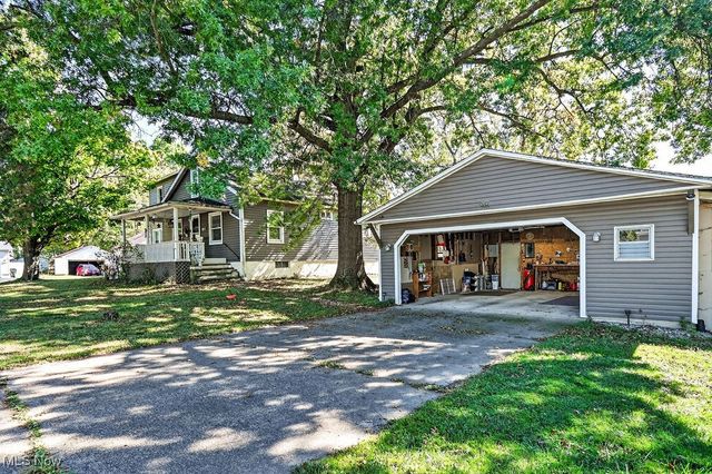 2140 Uniondale Drive, Stow, OH 44224