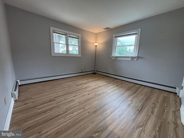 64 VALLEY RD, Phoenixville, PA 19460