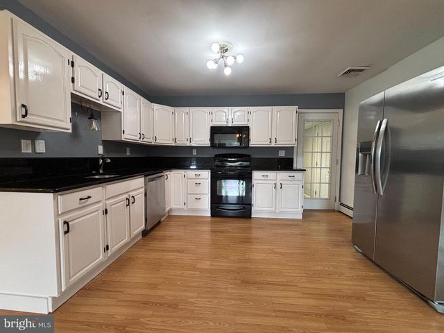 64 VALLEY RD, Phoenixville, PA 19460