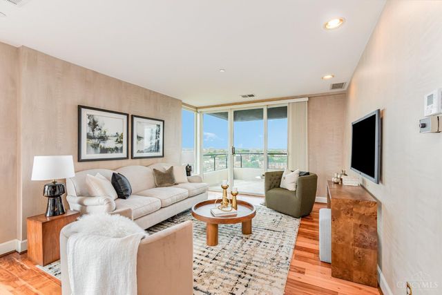 2121 Alpine Place, Cincinnati, OH 45206