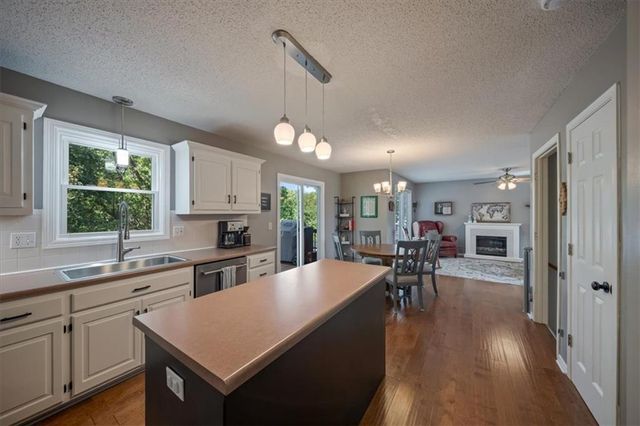 1512 NW 79th Terrace, Kansas City, MO 64118