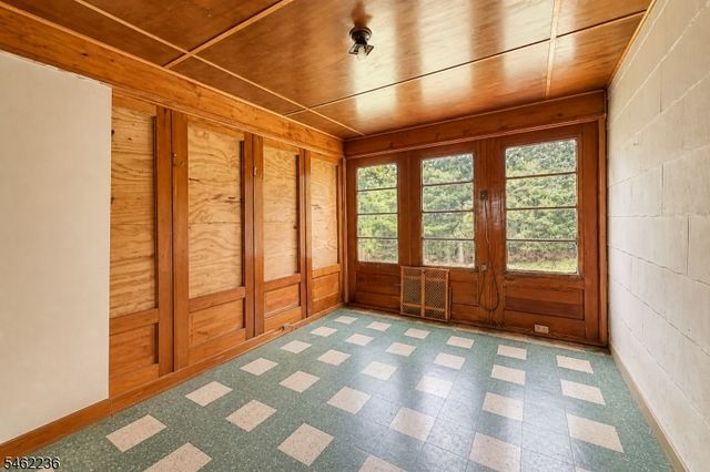 77 Independence Dr, Roselle Boro, NJ 07203