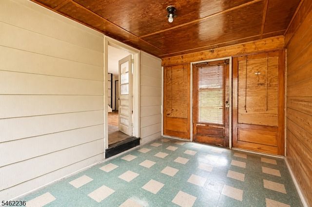 77 Independence Dr, Roselle Boro, NJ 07203