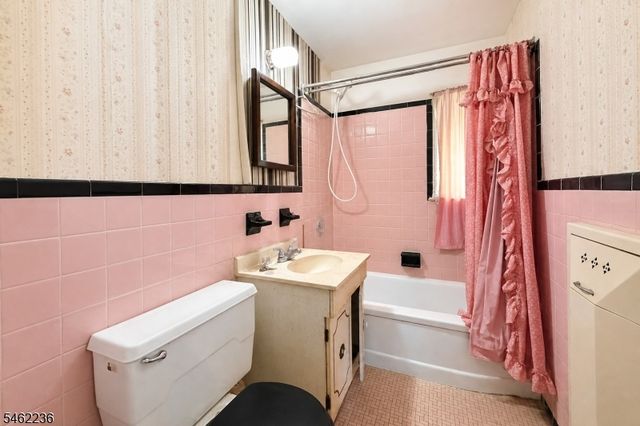 77 Independence Dr, Roselle Boro, NJ 07203
