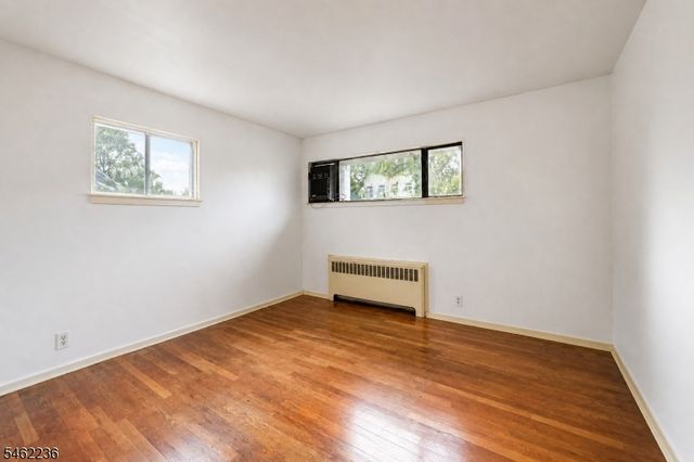 77 Independence Dr, Roselle Boro, NJ 07203